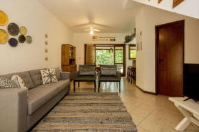 Casa em condomínio fechado a apenas 200m da praia de Juquehy
